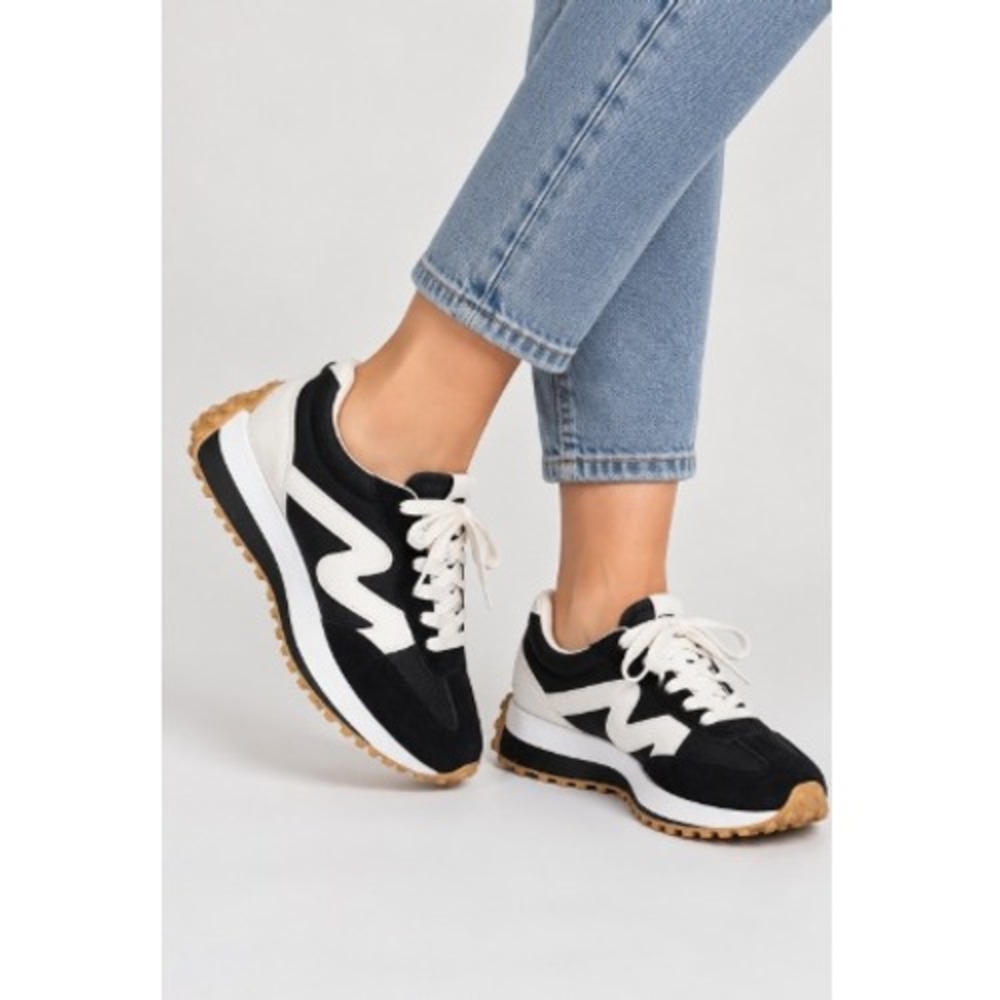 Steve Madden Womens Black White Suede Lug Sole Chime Sneakers Size 5.5